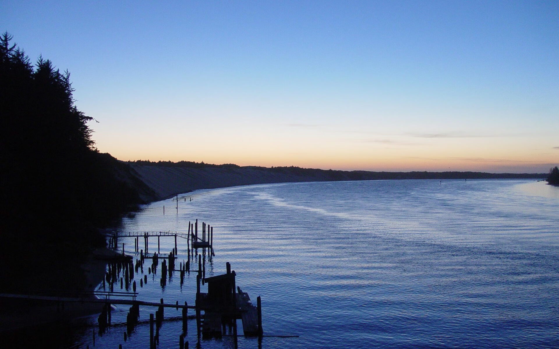 b体育直播-赛事直播现场：线下和线上同步震撼体验，线上线下比赛什么意思