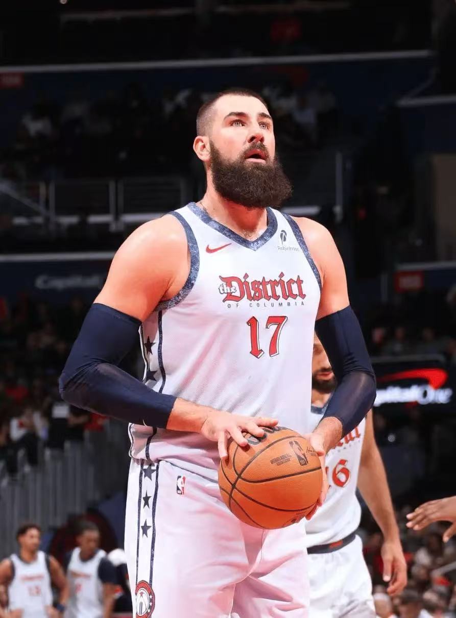 bsports体育：湖人队新赛季：加布里埃尔能否成为合格的内线轮换？的简单介绍