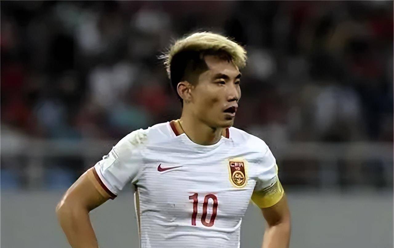 B体育APP:老将郑智退役“带不动”？球迷：中国足球后继无人！的简单介绍