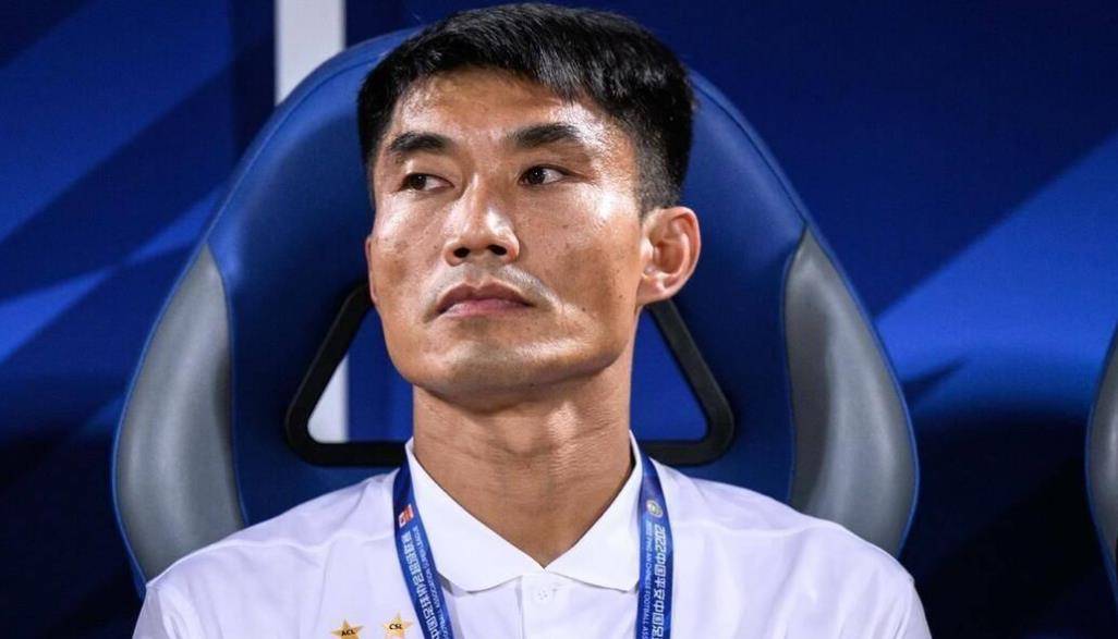 B体育APP:老将郑智退役“带不动”？球迷：中国足球后继无人！的简单介绍