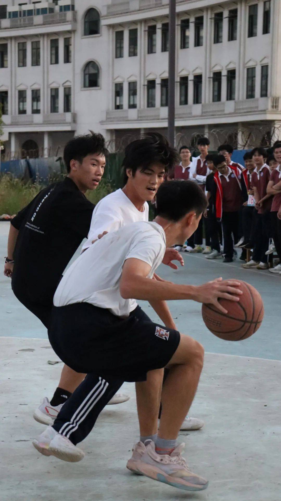 B体育官网:篮球评论:专业分析,客观评价,传递篮球的魅力的简单介绍 B体育官网:篮球评论:专业分析,客观评价,传递篮球的魅力的简单介绍