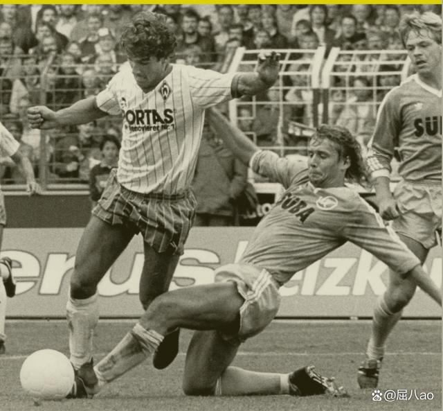 B体育APP：中国足球历史经典回顾，传奇瞬间永不褪色的简单介绍