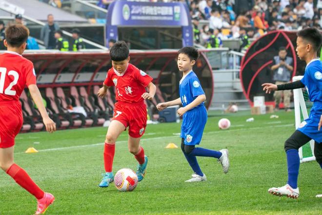 关于B体育APP:中国足球青训基地举办青少年足球比赛：检验青训成果，选拔优秀苗子的信息