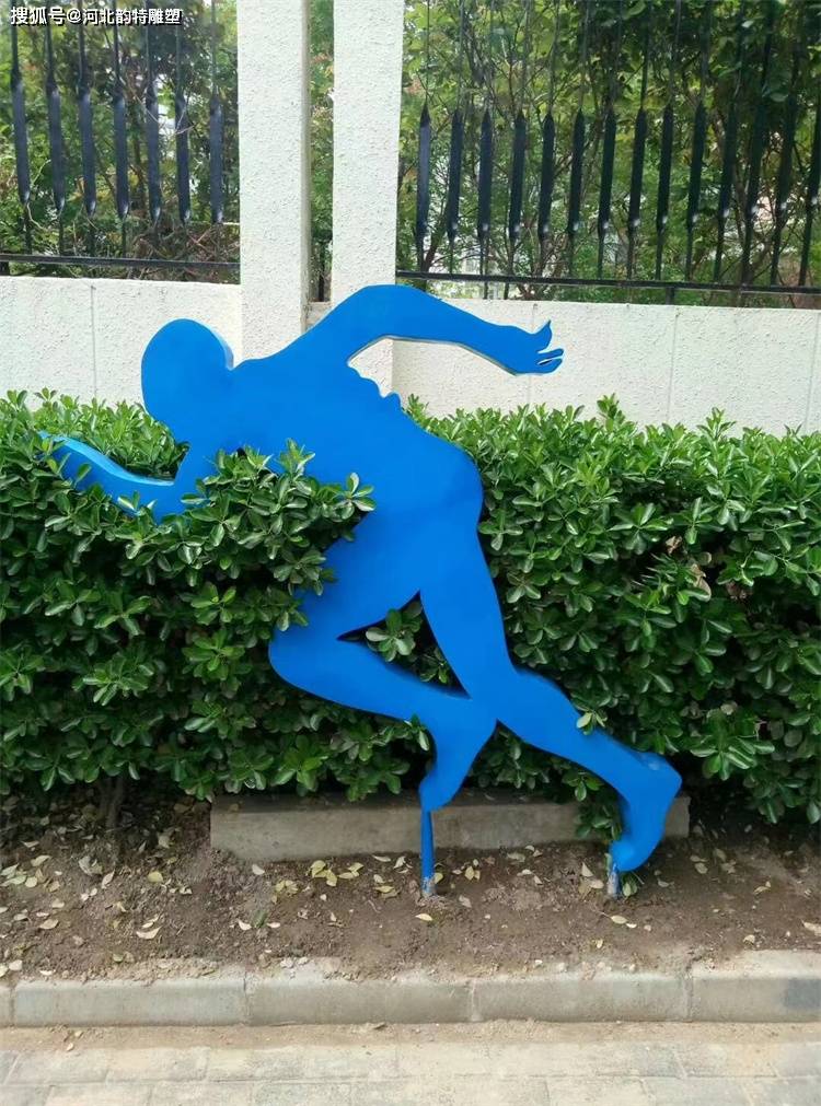 B体育官网：篮球主题的雕塑作品创作理念：用雕塑的形式展现篮球的力量与美感的简单介绍