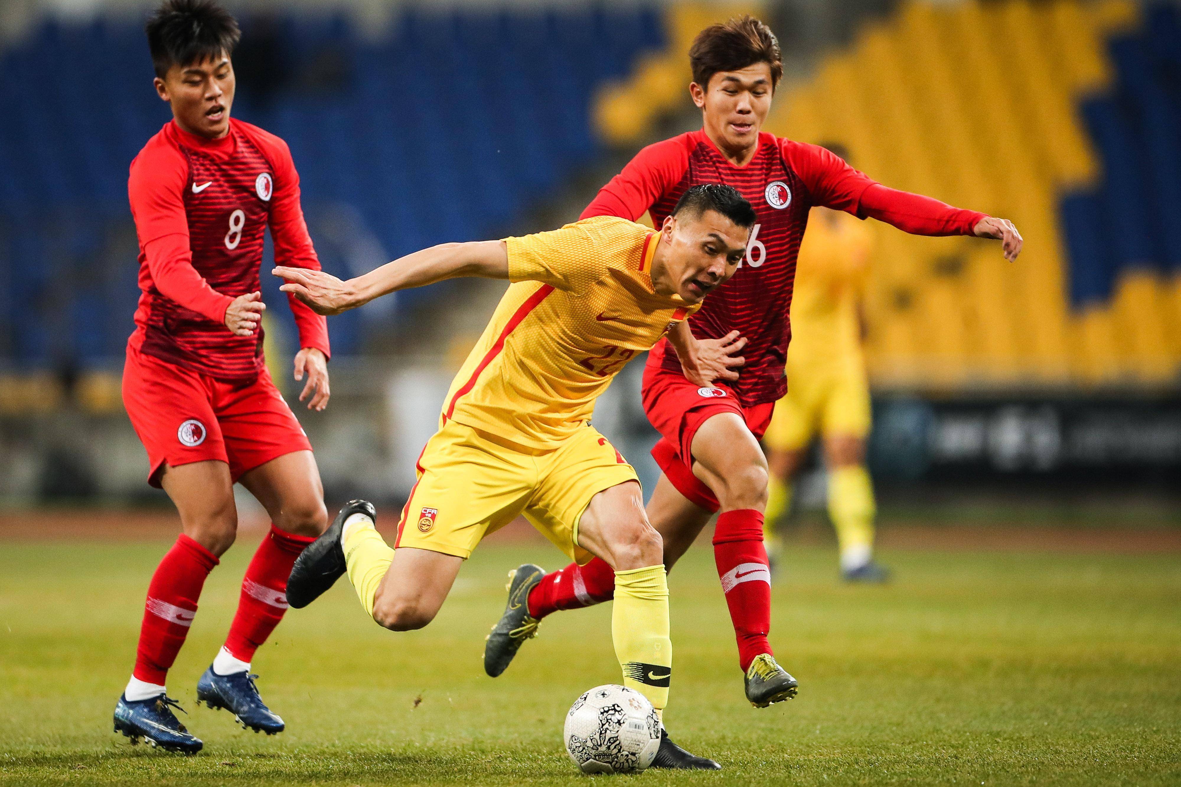 B体育APP:中国足球留洋球员：在欧洲联赛努力拼搏，展现中国球员风采的简单介绍