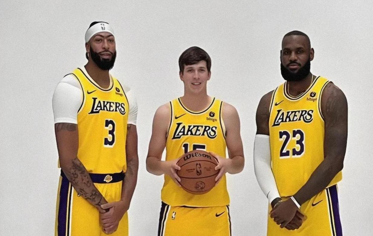 b体育娱乐-包含bsports体育：湖人队新赛季：霍奇表示将提升篮板球能力的词条