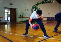 爱游戏体育：青少年篮球：培养兴趣，提升技能，助力孩子健康成长的简单介绍